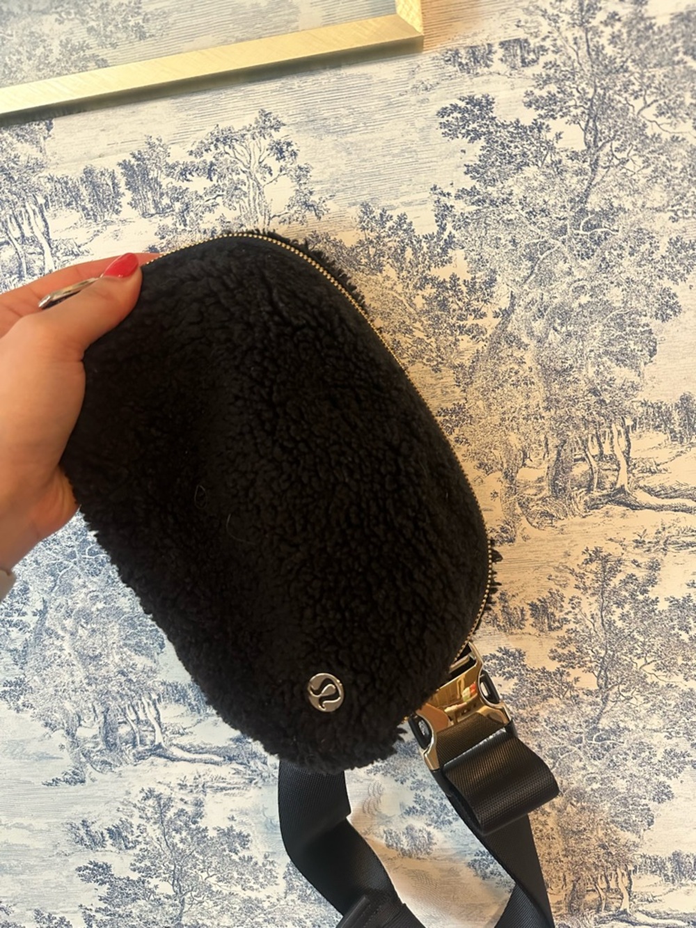 Lululemon Everywhere Belt Bag 1L *Fleece - Black/Gold NWOT!